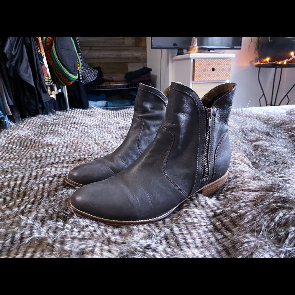 Seychelles Lucky Penny MIDI Booties. Grey Leather- size 7.5